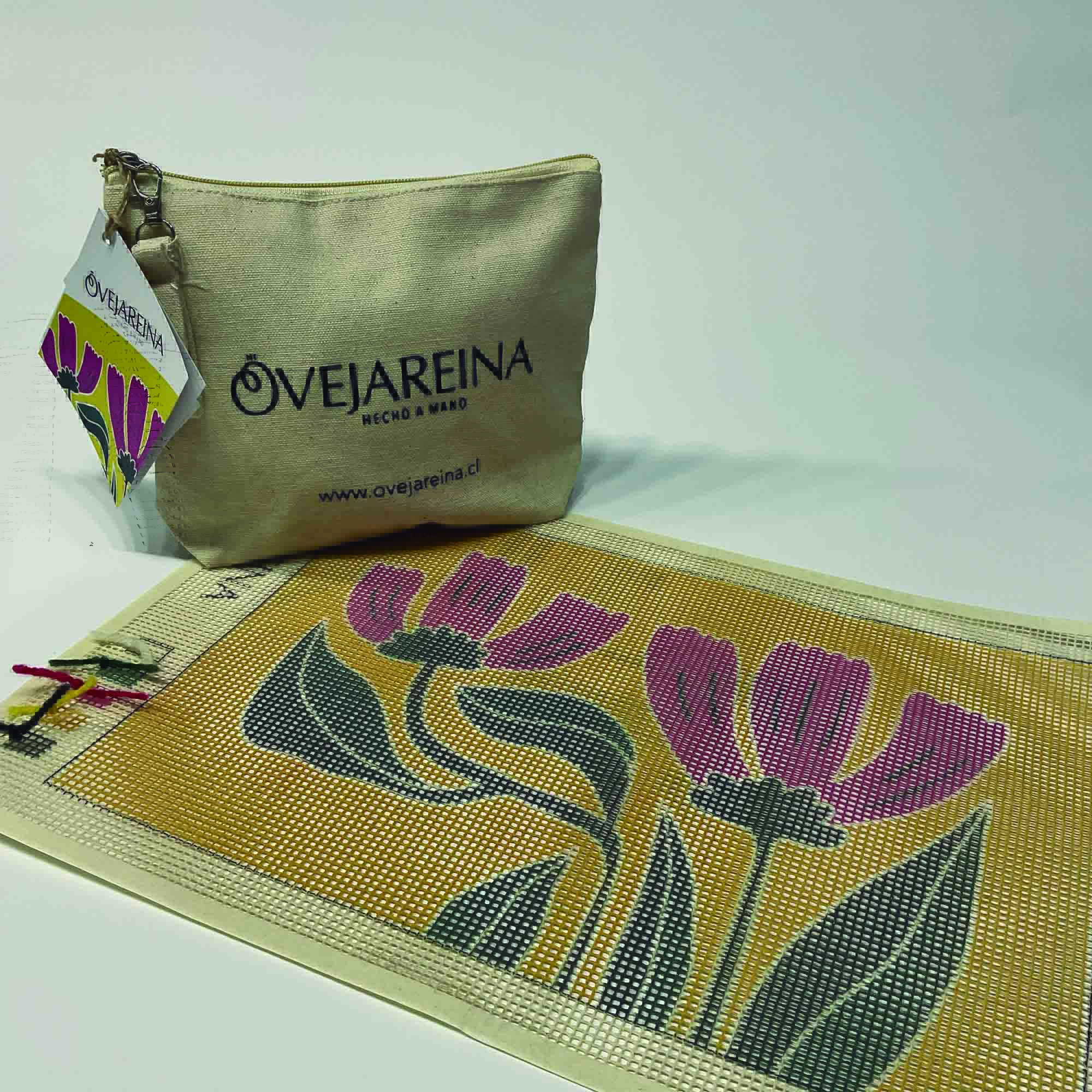 Elvira Mini Amarillo, Kit para bordar