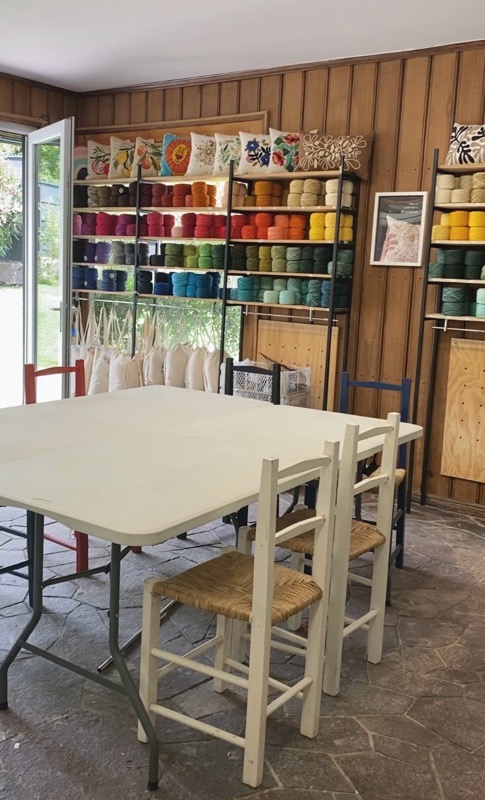Taller de Lanas, Bordado y Tejido Ovejareina, en La Fuente Oficios, Las Condes, Santiago